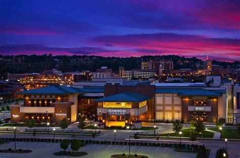 Hotels near Diamond Jo Casino, Dubuque .